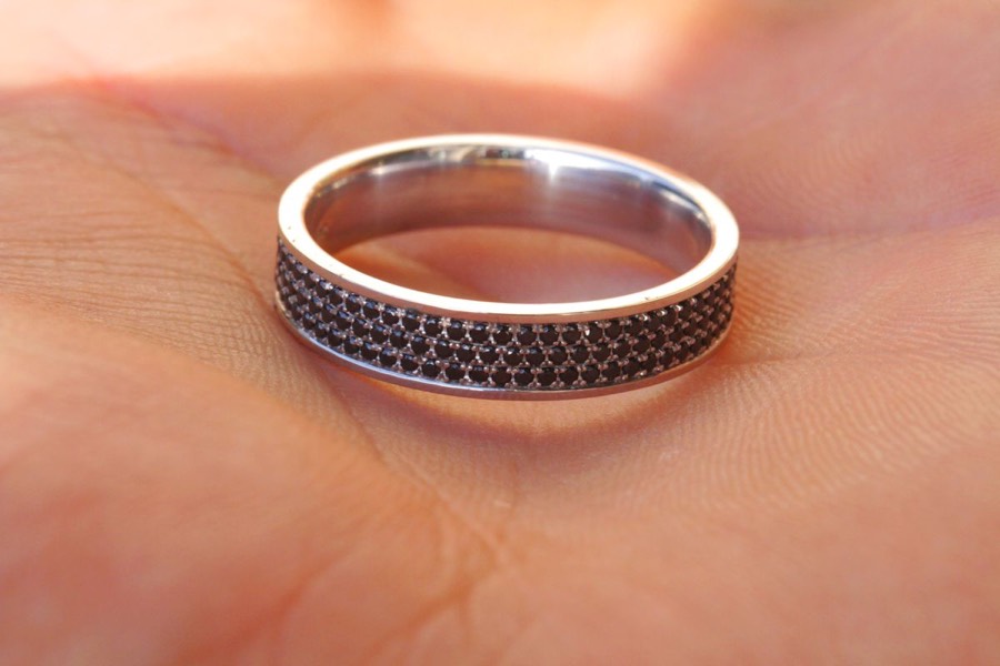 Alliance homme diamants noirs sur mesure Genève